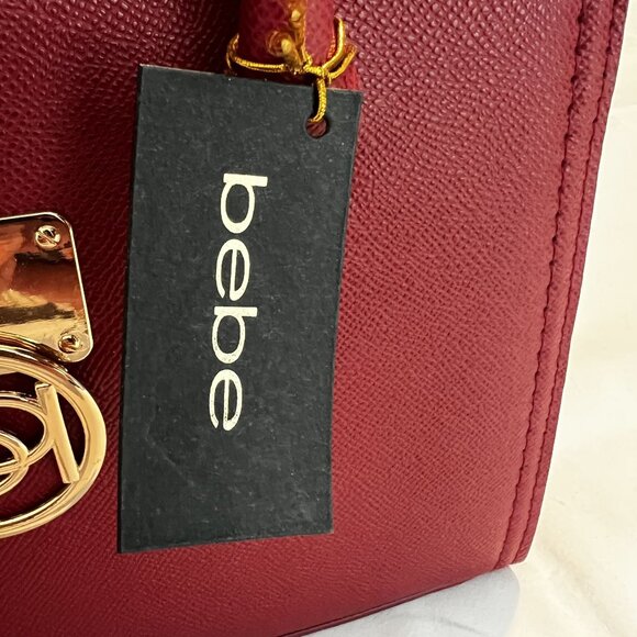 NWT Bebe Red Faux Leather Handbag With Gold Logo Charm & Detachable Strap - Picture 4 of 7